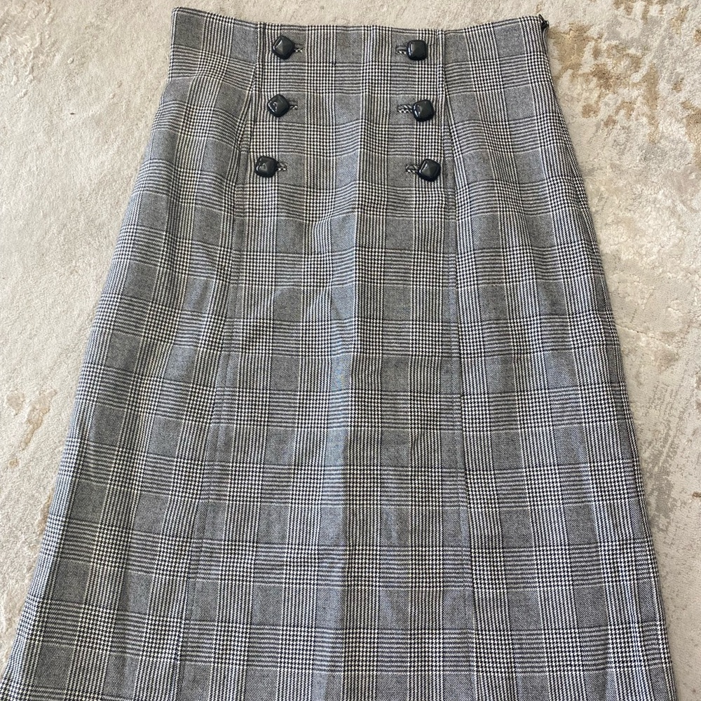 Brand new with Tags, Banana Repulic mid length skirt with button details